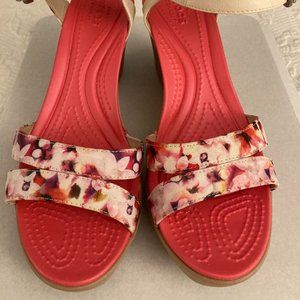 Women's size 9 Crocs wedge sandals
